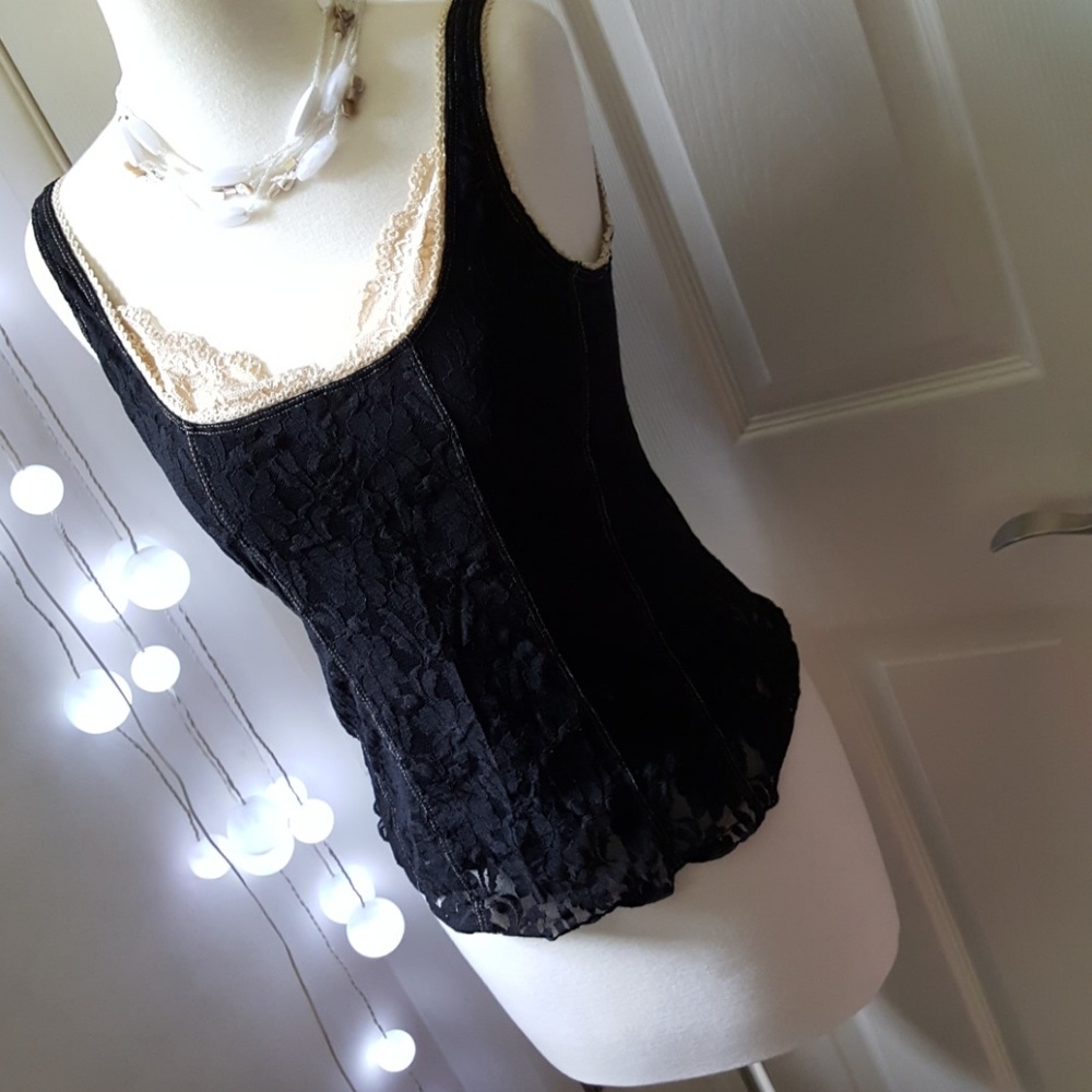 LACE TOP. - Picture 3 of 7